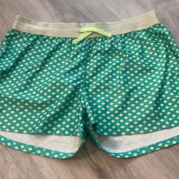 Under Armour green athletic shorts - Picture 3 of 7